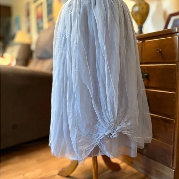 Agnes & Dora Elegant Gray Tulle Midi Skirt - Picture 2 of 7